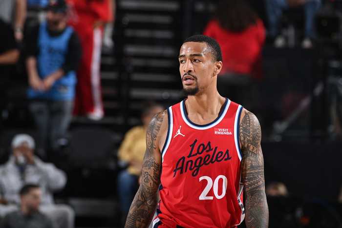 外线没谱！科林斯半场6中3拿到7分3板 三分4中1